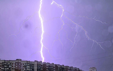 В ближайший час в Саранске и по территории Мордовии могут начаться гроза и град