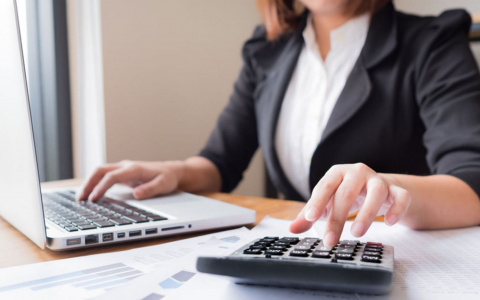 Главный бухгалтер из Больших Березников завышала зарплату себе и брату