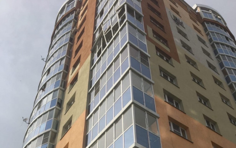 Ипотечную корпорацию в Мордовии наказали за упавшие на машины стекла