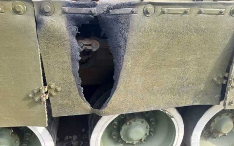 Танк Т-80 в музее военной техники в Рузаевке пыталась сжечь неизвестная девушка