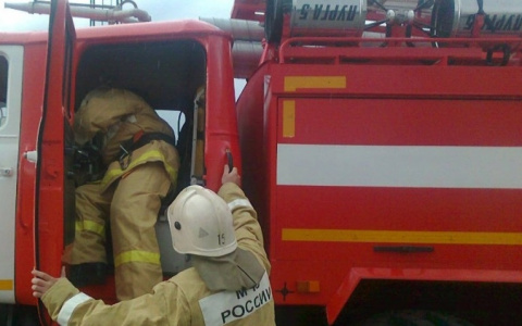 В Старошайговском районе Мордовии пожарные тушили баню и хозпостройку на площади 18 кв.м