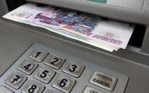 В Саранске местного жителя задержали за кражу денег, забытых пенсионером в банкомате