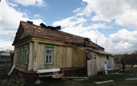 Пострадавшим от урагана жителям Старошайговского района направили еще 1,6 млн рублей