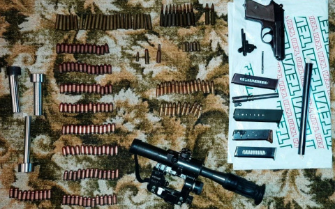 В Мордовии у мужчины изъяли два немецких пистолета времен войны, холодное оружие и патроны