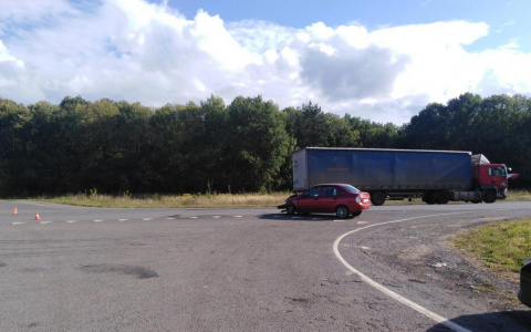 В Саранске водитель «Лады» столкнулся с фурой