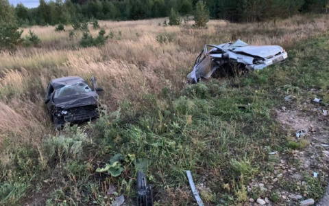 В Темниковском районе две «Лады Приоры» столкнулись и опрокинулись в кювет