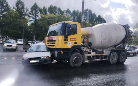 В Саранске в ДТП с легковой «Мицубиси» и грузовиком «Ивеко» пострадал 58-летний мужчина