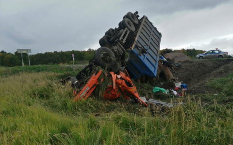 В ГИБДД Мордовии рассказали подробности ДТП с перевернувшимся «КАМАЗом»
