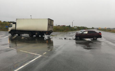 Грузовой автомобиль и «Лада» столкнулись в Мордовии: есть пострадавший