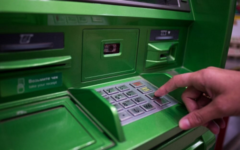 Житель Мордовии украл из банкомата деньги, принадлежащие пенсионеру