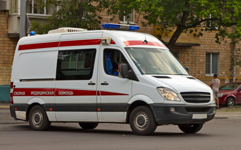 Школьник, перебегая дорогу в неположенном месте, попал под колеса иномарки в Саранске