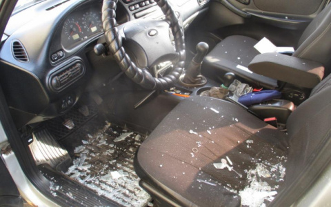 Житель Мордовии повредил несколько машин, чтобы украсть деньги и банковские карты