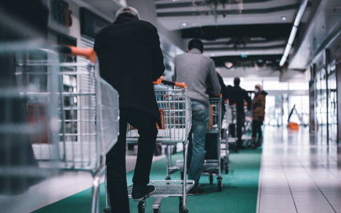 Тест "как в жизни": сможете ли вы купить товары для всей семьи и при этом не потратить все деньги?