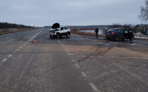 «Шевроле Нива» и SsangYong столкнулись в Мордовии: есть пострадавшие