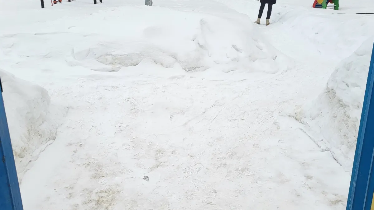 В Саранске проход к детскому саду завалило снегом