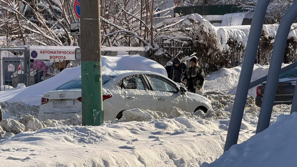 В Саранске водитель перегородил вход в «Пятерочку» и разозлил жителей