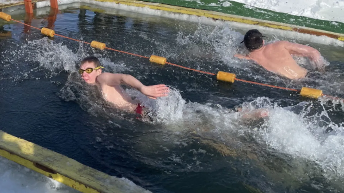 "Моржи" на старте: В Саранске прошли соревнования в ледяной воде