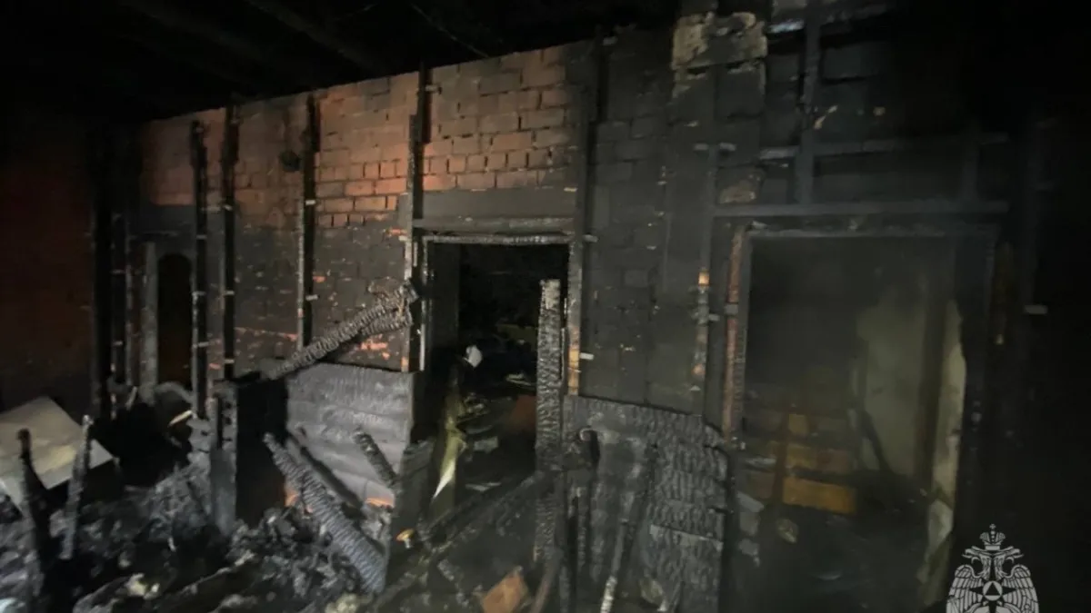 В р.п. Луховка огонь уничтожил банный комплекс