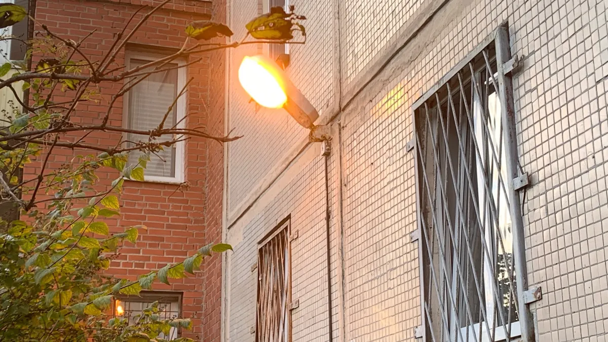 В Рузаевке жители пожаловались на регулярные отключения уличного освещения