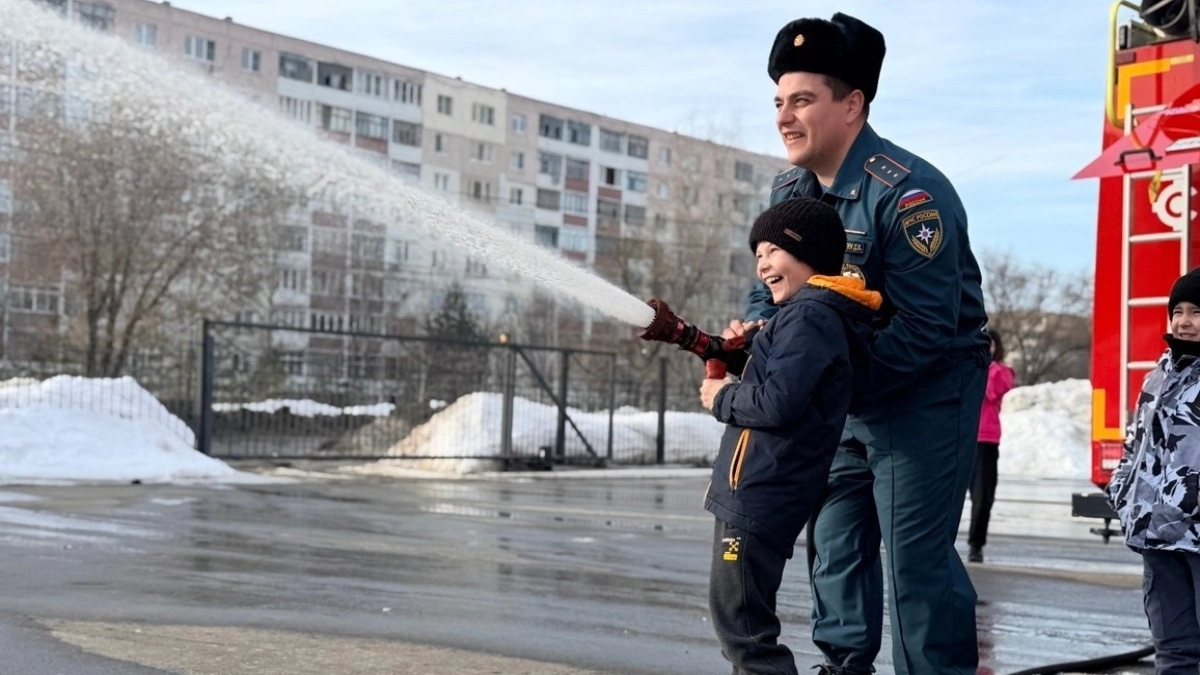 "Это невероятно": в Саранске семьи героев СВО посетили пожарно-спасательную часть
