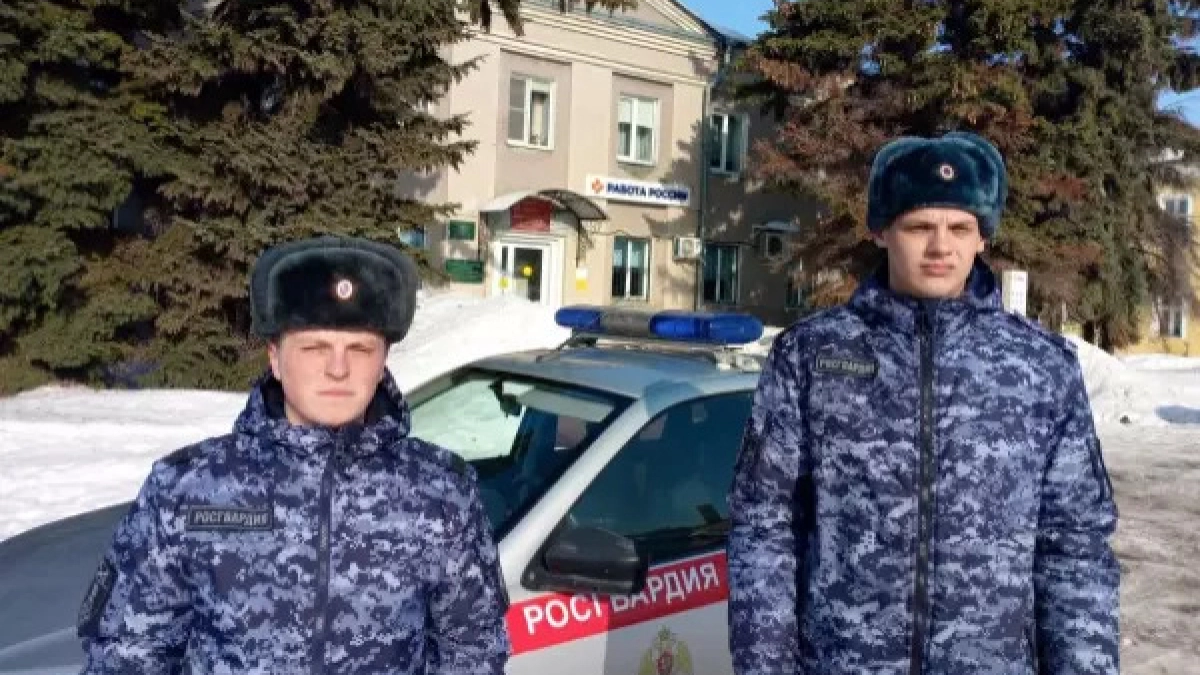 Предотвратили трагедию: в Мордовии росгвардейцы спасли из огня пожилую женщину из огня 