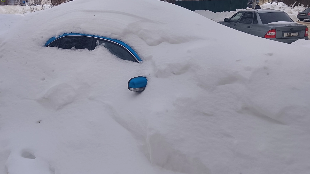 Жители Саранска пожаловались на заваленные снегом тротуары