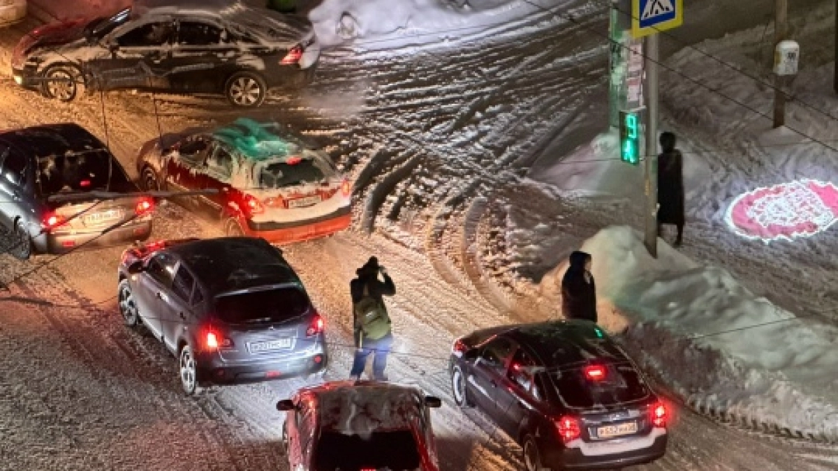 Жители Саранска возмутились парковкой возле пешеходного перехода