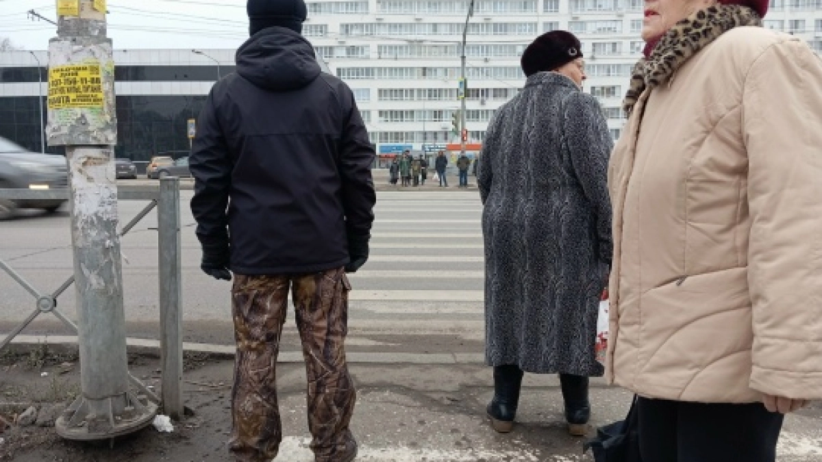 «Бросаются под колеса»: в Саранске разгорелся спор из-за пешеходов на дороге