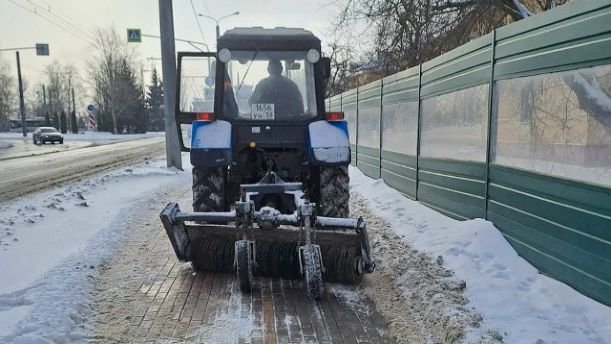 «Трактора всю зиму не было»: дорогу к школе №10 в Саранске до сих пор не расчистили