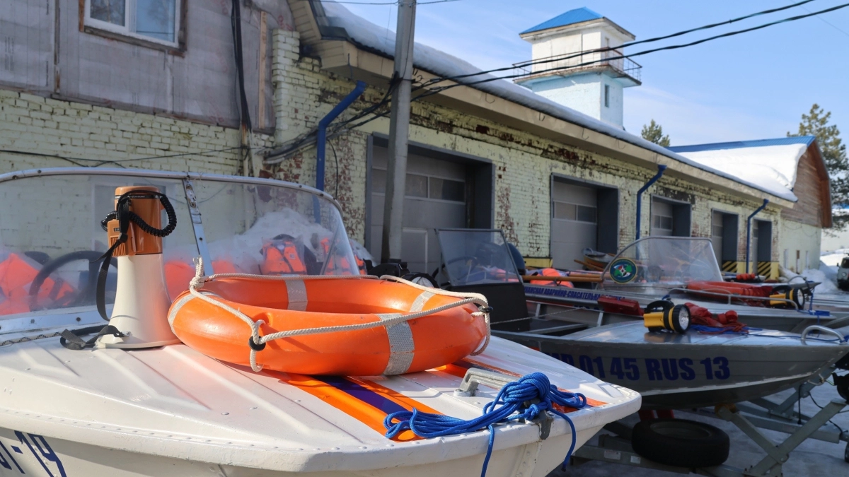 Смотр сил перед паводком: спасатели Мордовии проверили технику