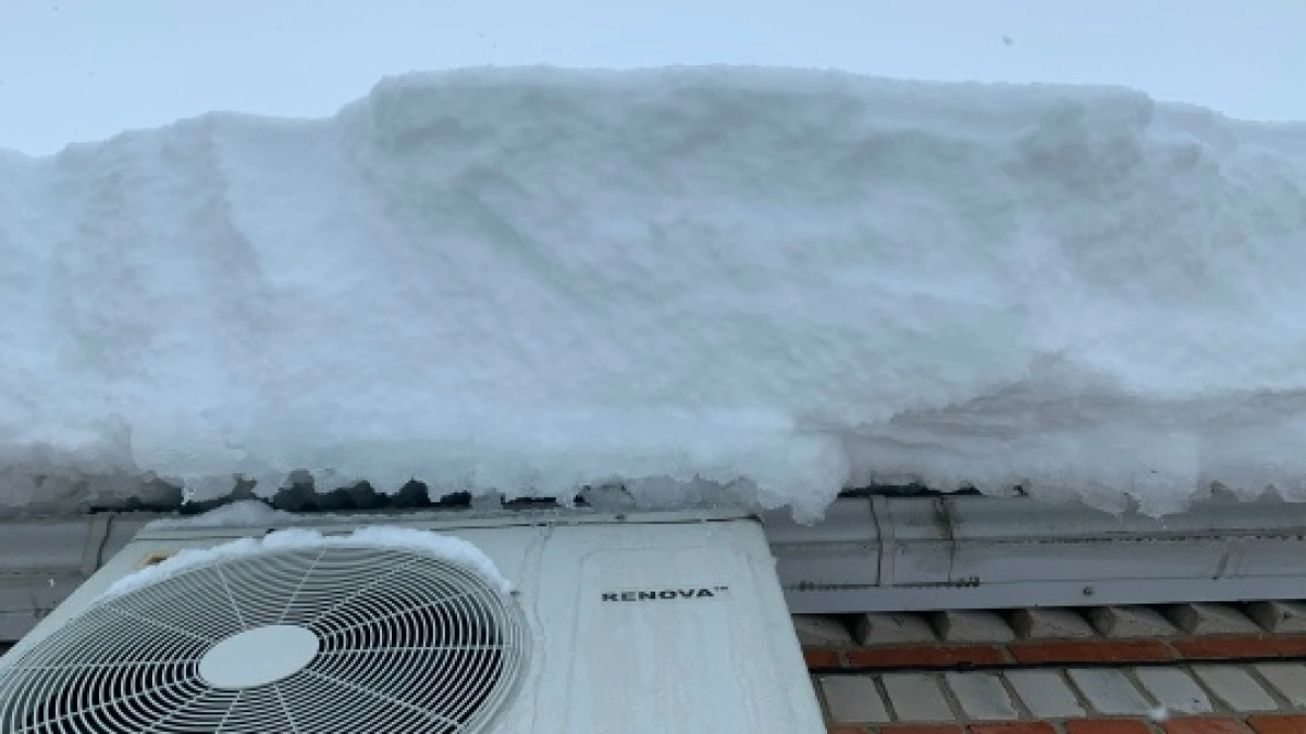 В Рузаевке жильцы ждут реакции УК после частичного обрушения крыши