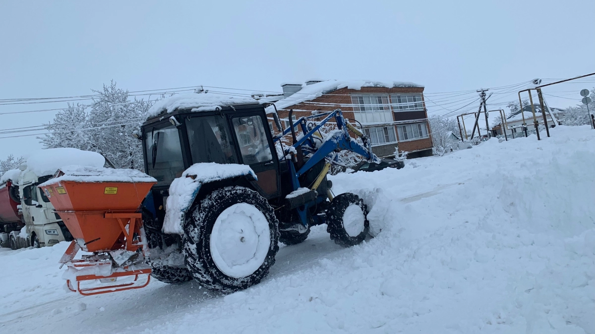 «Наконец-то увидели трактор»: жители Рузаевки раскритиковали уборку снега