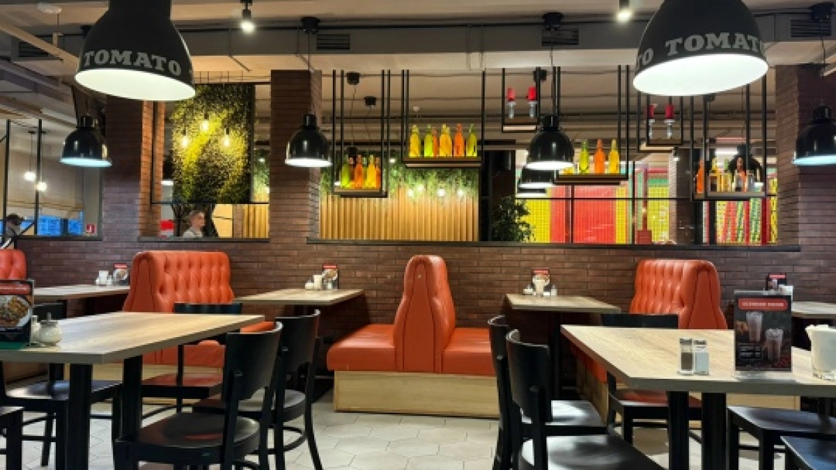 «Ставят сумки на столы и сидят часами»: в Саранске разгорелся спор из-за поведения посетителей кафе