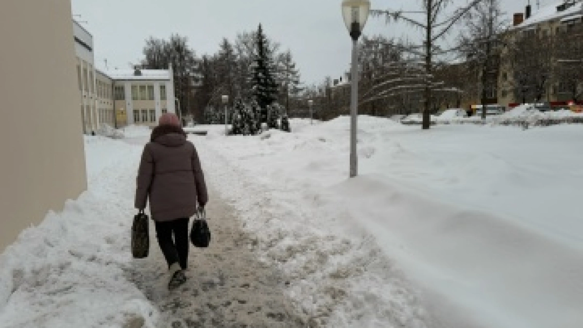 В Саранске пожаловались на снежную кашу на улице Ленина