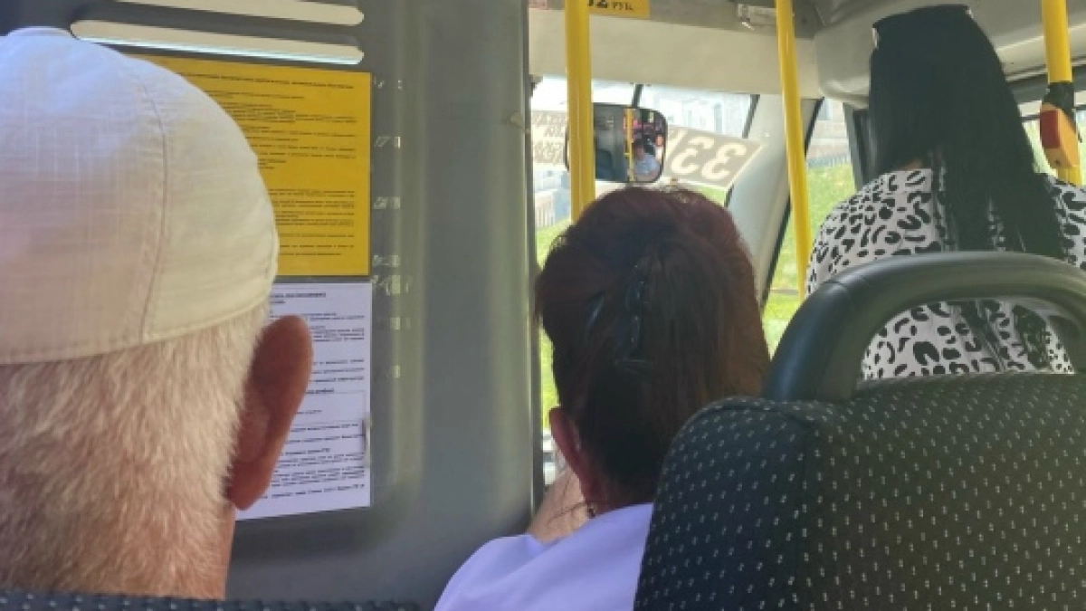 В Саранске на пассажиров маршрутки рухнуло стекло, очевидцы сообщают о травмах