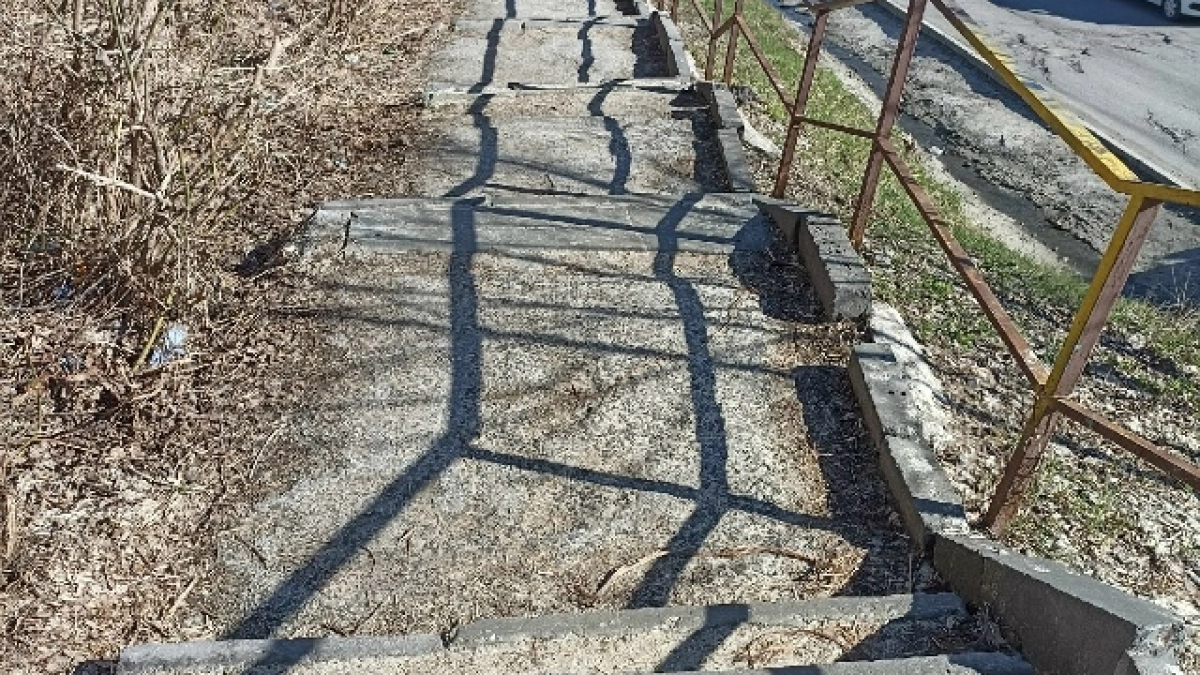 В Саранске жалуются на аварийную лестницу у дома на Пушкина 