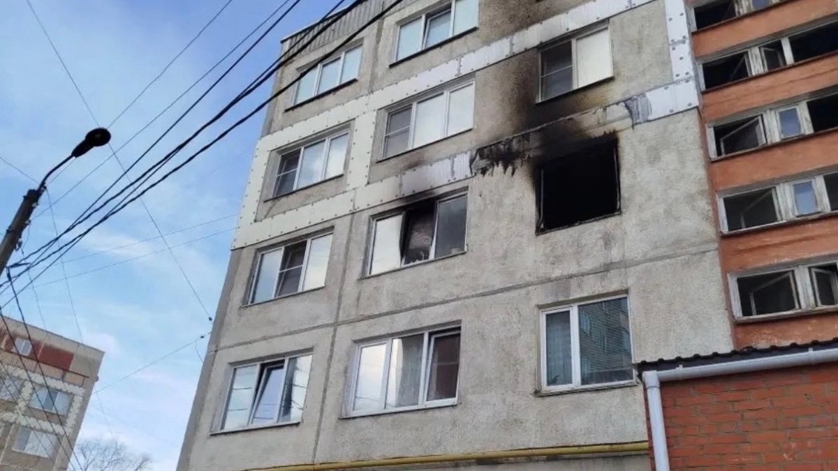 Настоящий герой: в Саранске спасатель МЧС эвакуировал детей во время пожара