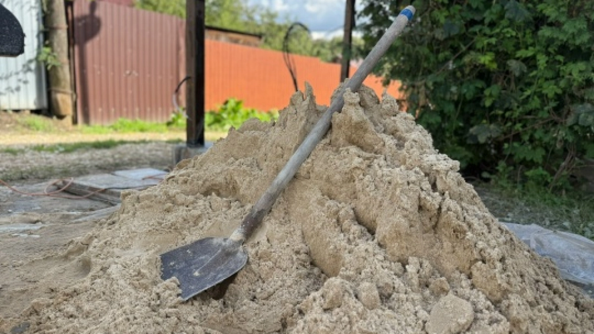 Кирпич на голову? В Саранске пожаловались на опасную стройку