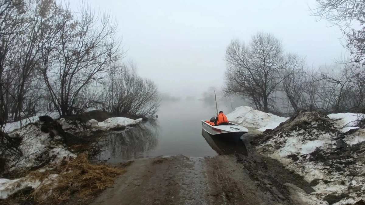 Паводок: в Краснослободском районе Мордовии заработала лодочная переправа