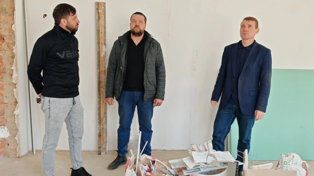 Александр Юткин проверил, как продвигается капремонт социальных объектов