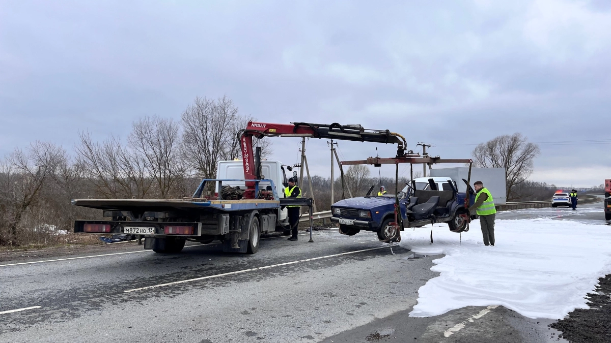 Учения: экстренные службы Мордовии тушили бензовоз на федеральной трассе