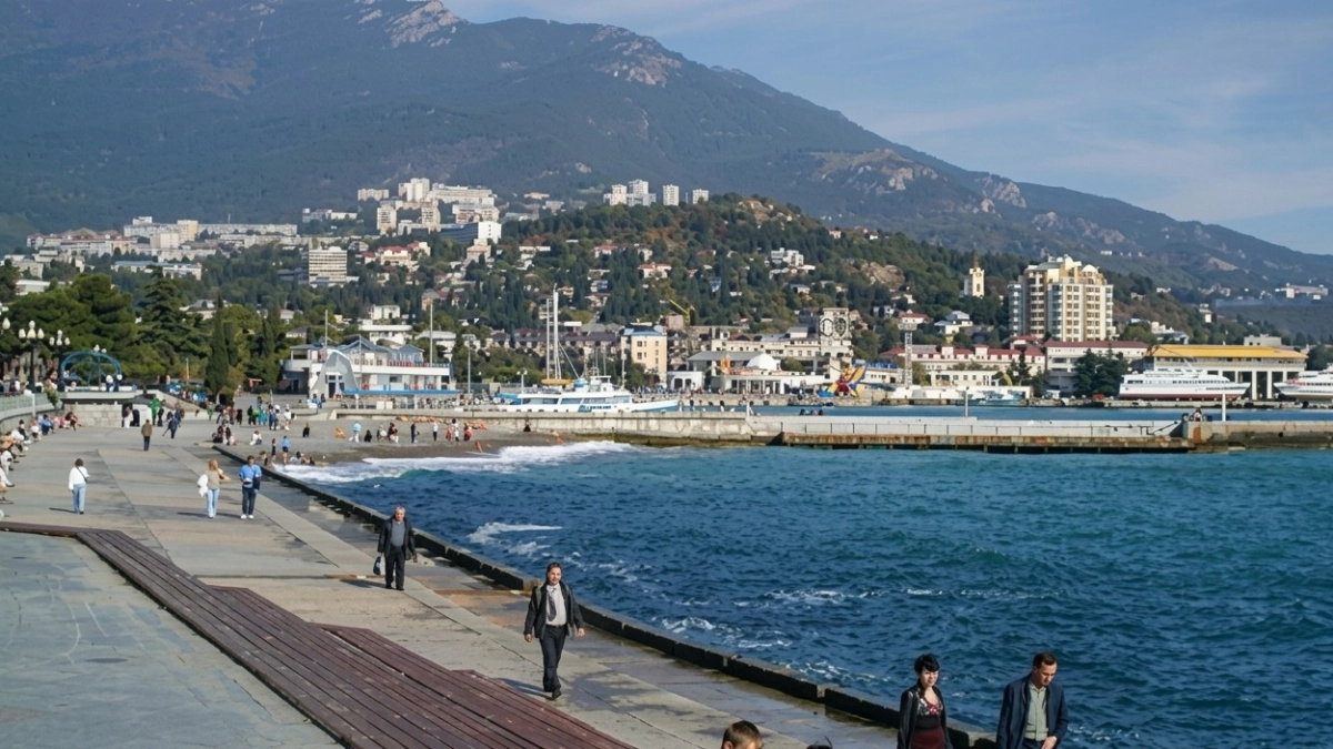 Не Сочи и не Анапа: любимый морской курорт царской семьи и советской верхушки — на майские уже сезон и цены не "космос"