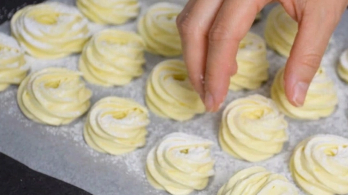 Взбиваю пару бананов с сиропом - и завтрак готов: нежный банановый зефир в разы вкуснее и полезнее магазинной "пальмы"