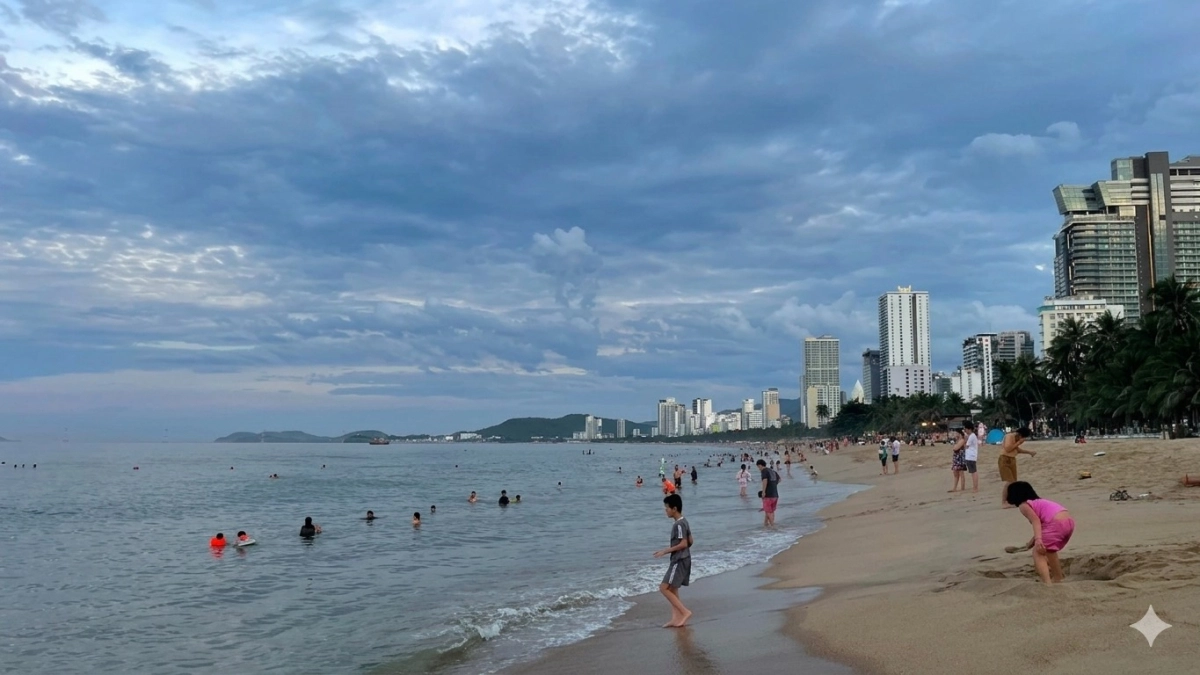 Друзья копят на отдых в Турцию, а я лечу в отпуск в мае — море теплое, туристов почти нет и чек в 2 раза ниже