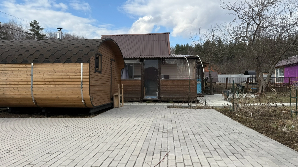 В Норвегии строят бани раз и на 100 лет: просто защищают дерево от влаги и плесени этим средством - она есть и у нас, но мы не пользуемся