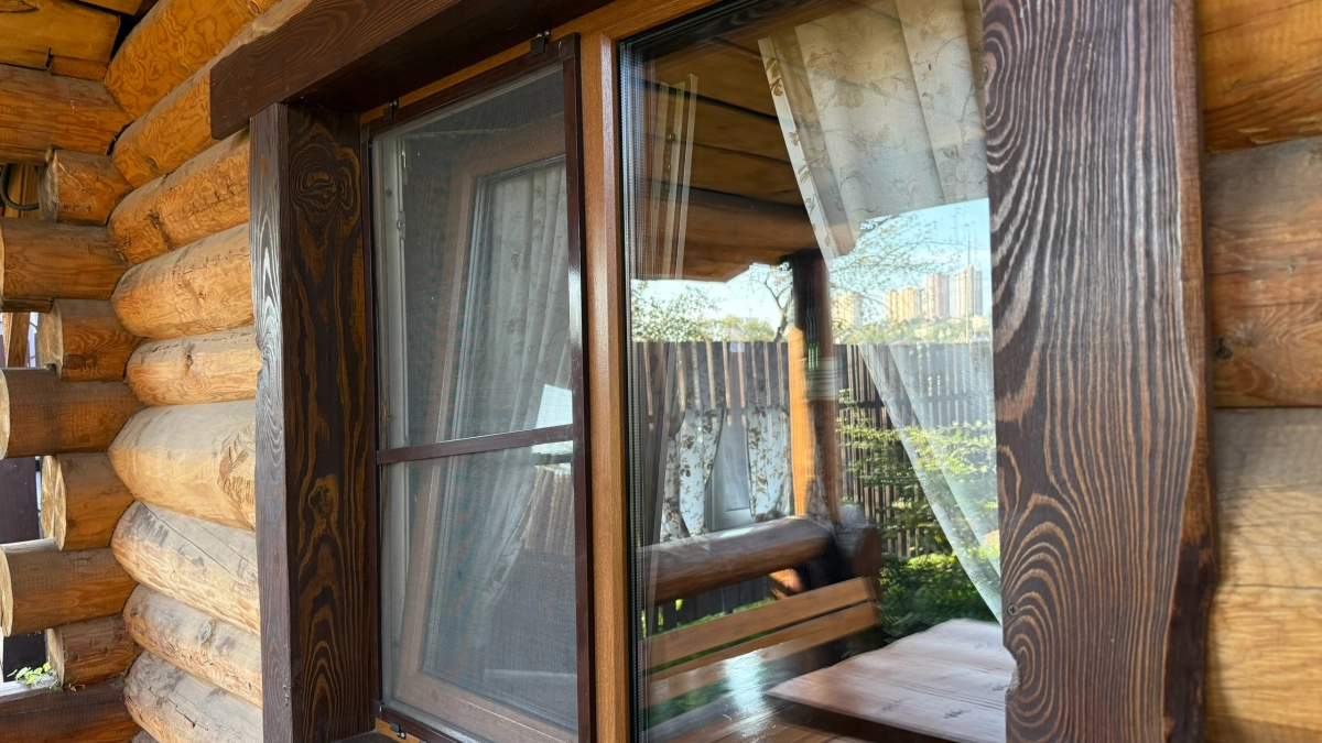 Три капли в ведро — и окна блестят чистотой до осени: уличная пыль не оседает даже на нижних этажах