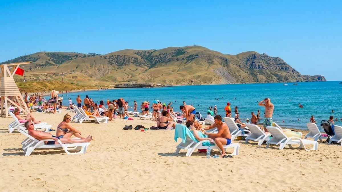 "Крымские Мальдивы" за копейки: белый песок, лазурная вода и лечебная глина — рай, который туристы еще не распробовали 