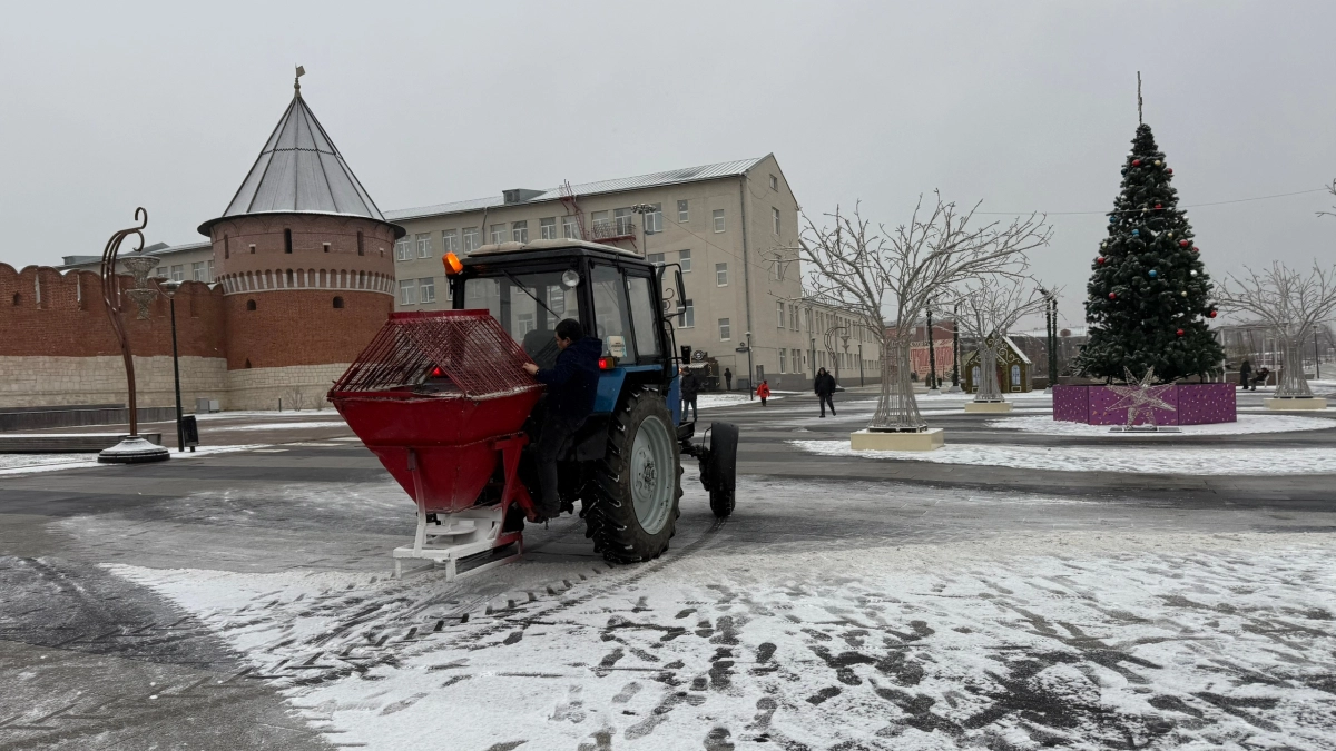 Верховный суд поставил точку в вопросе: стоит ли обгонять через сплошную - как действовать грамотно, если по трассе ползёт трактор