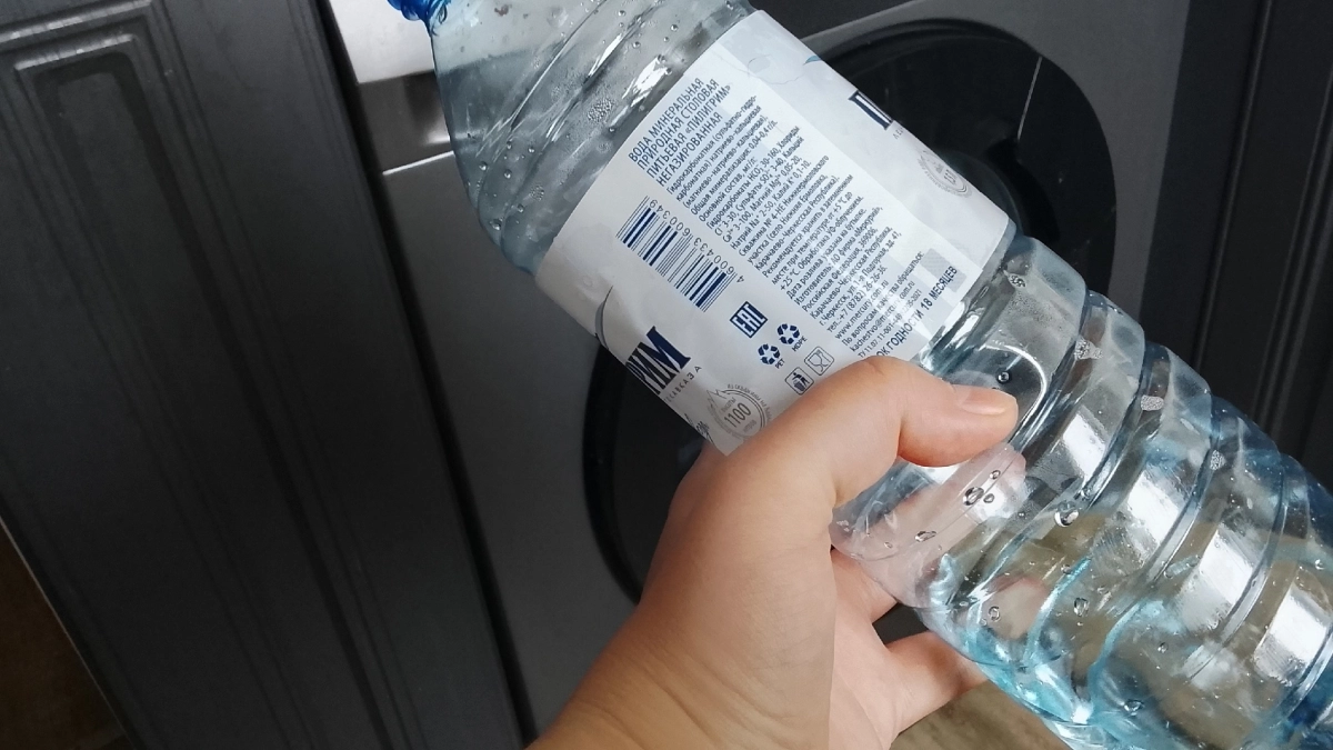 Умные хозяйки берегут пластиковые бутылки как зеницу ока - даже у соседей выпрашивают: 4 рабочих лайфхака 