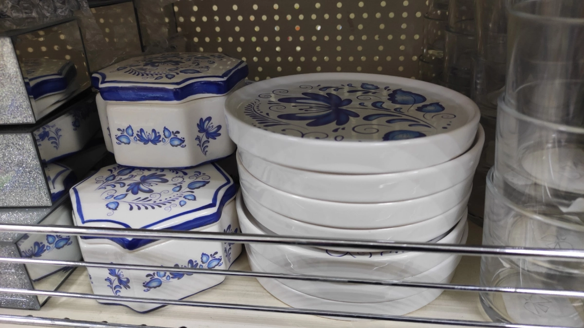 Весна — пора обновлений: палочка выручалочка из Фикс-Прайс — бюджетная тарелочка под Гжель для украшения дома